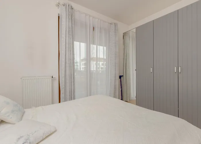 With Parking And Balcony In By Rent Like Apartmán Gdyně